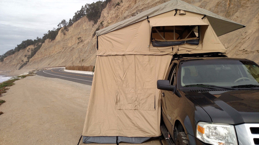 承認されるジープ・ラングラーのセリウムの上のための屋外のキャンプのトラックの荷台の屋根の上のテント