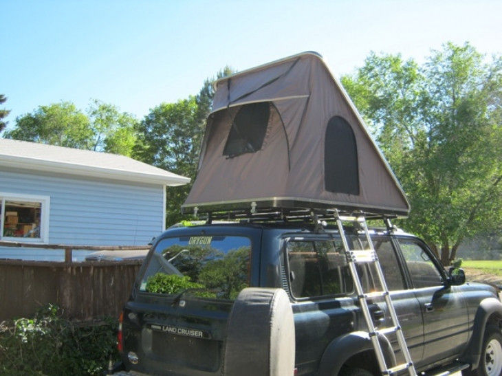 道4x4の自動屋根の上のテントを離れて三角形は1つの部屋の構造を形づけました