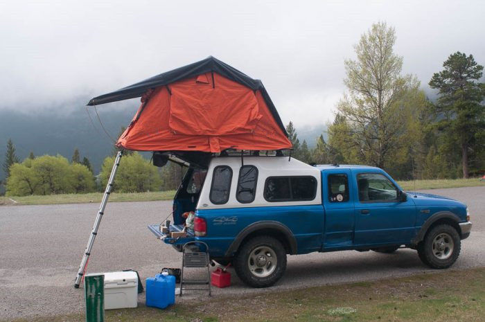 抵抗力がある破損によっては2Mの拡張可能なアルミニウム梯子が付いている車のテントが現れます